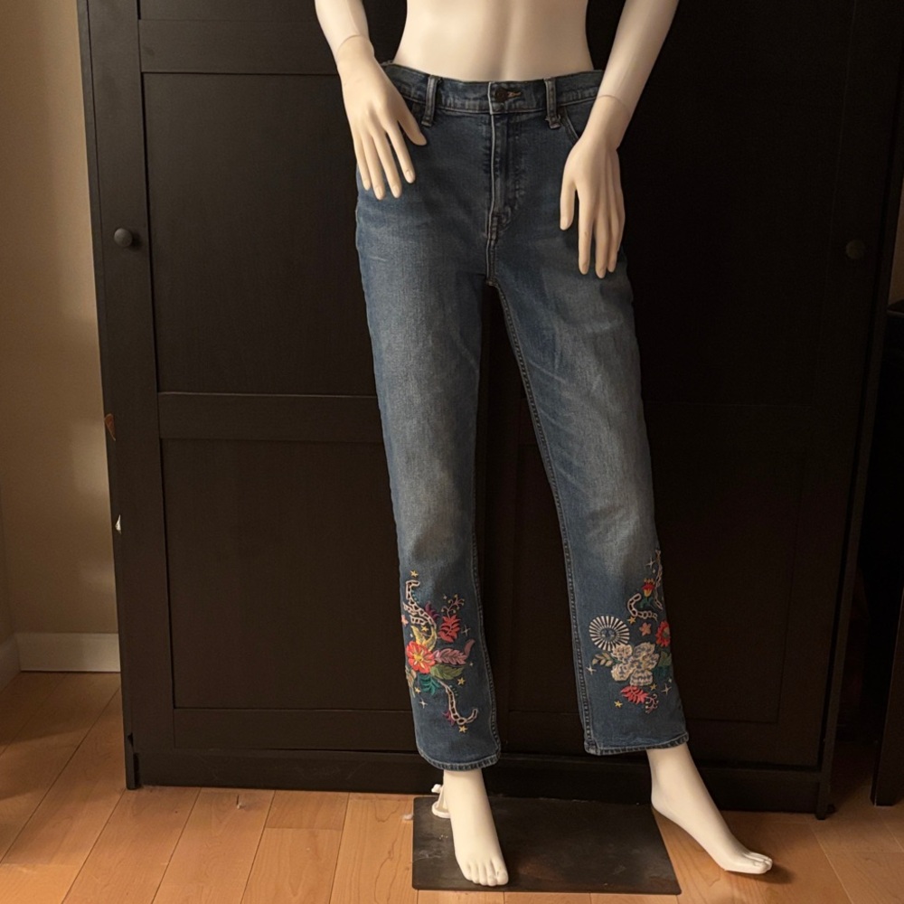 Johnny Was Blue Jeans with Colorful Embroidery